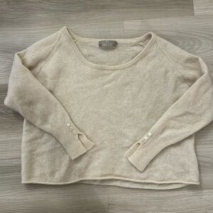 Size L, Brodie cashmere sweater, slightly cropped fit